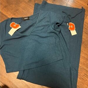 V-NECK SHORT SLEEVE CROP TEE & KNOTTED WIDE LEG PANTS SET